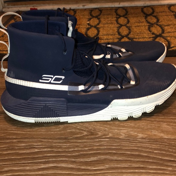 I’m selling some steph Curry’s size 13 good shape - Picture 1 of 4